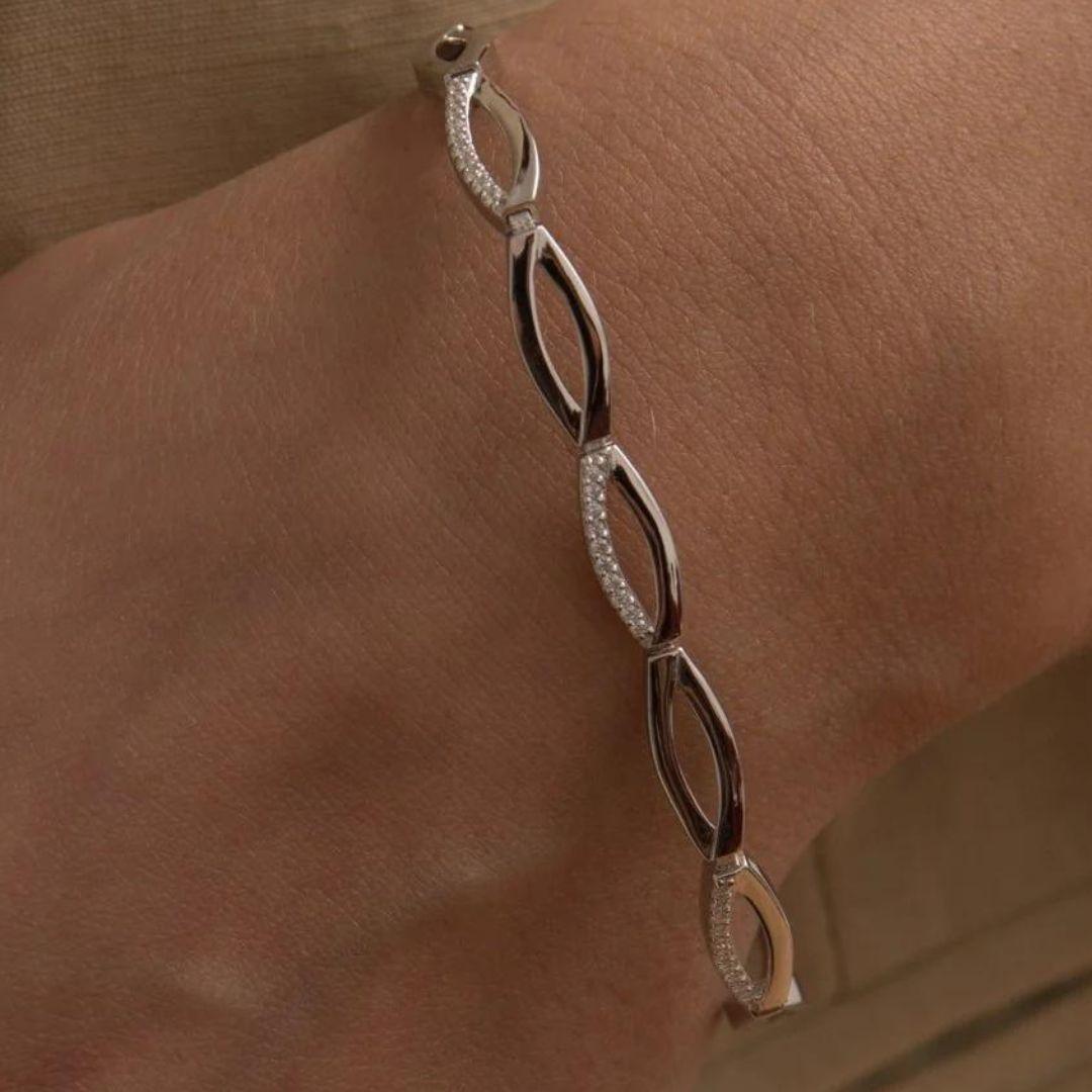 Elegante pulsera trenzada de plata con circonitas para mujer