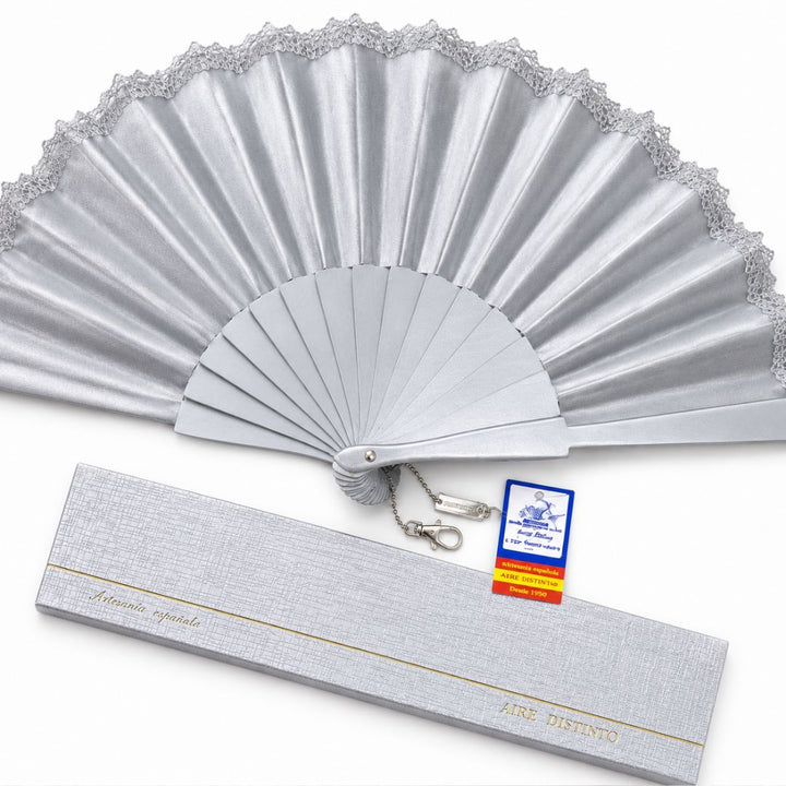 Abanico de Ceremonia Gris Plata con Encaje Aire Distinto