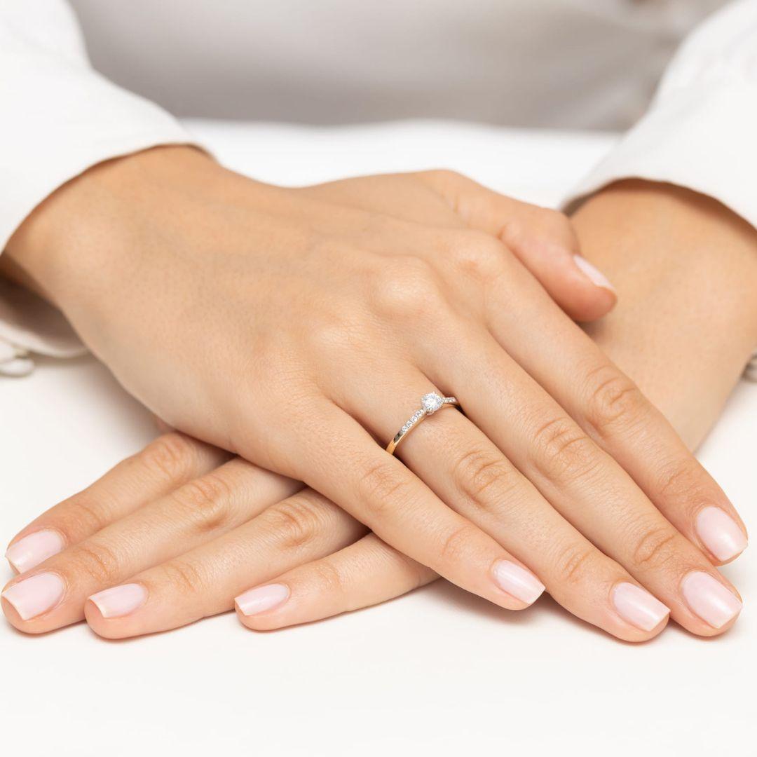 Anillo de Compromiso Elia en Oro 14K con Diamantes Naturales 0,32 ct