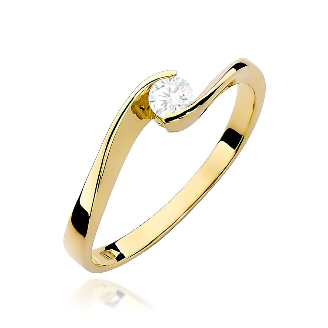 Anillo Avelis Oro Amarillo 14K con Diamante de Laboratorio 0,13 ct – Brillo Moderno