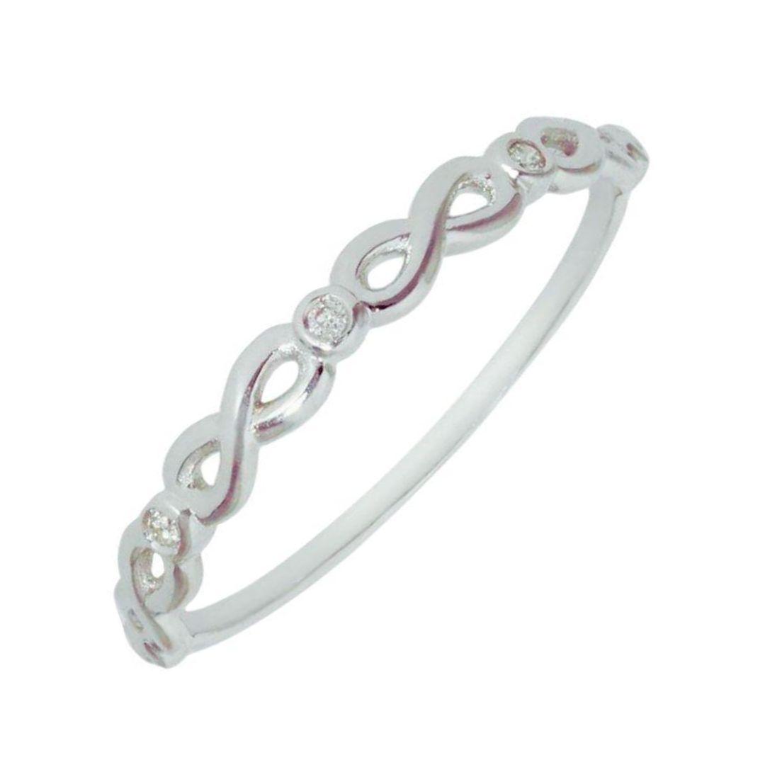 Anillo de Oro Blanco de 18K con Diamantes – Delicadeza y Luz