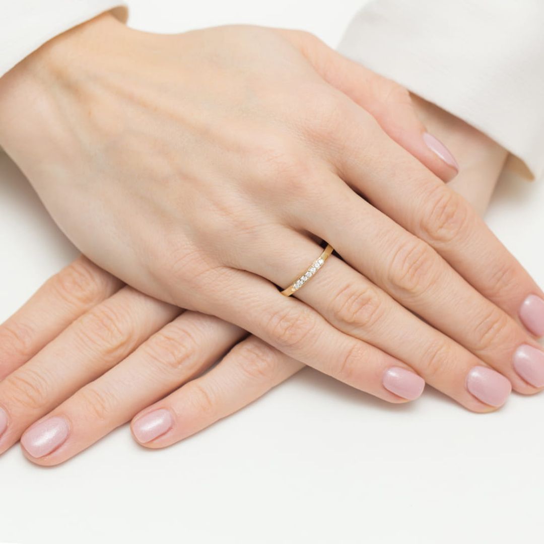 Anillo Ariela de Oro Amarillo 14K con 7 Diamantes