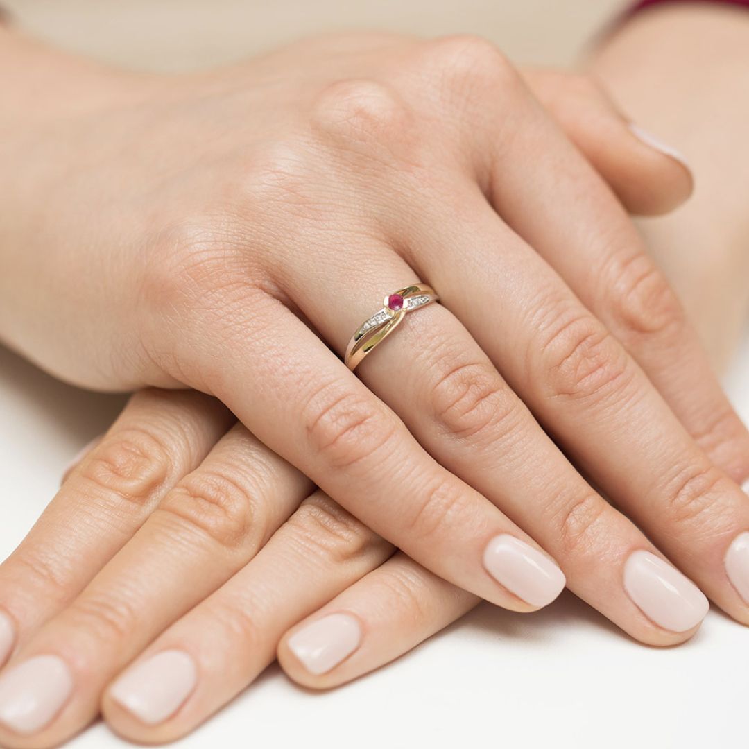 Anillo Clea de Oro 14K con Rubí y Diamantes