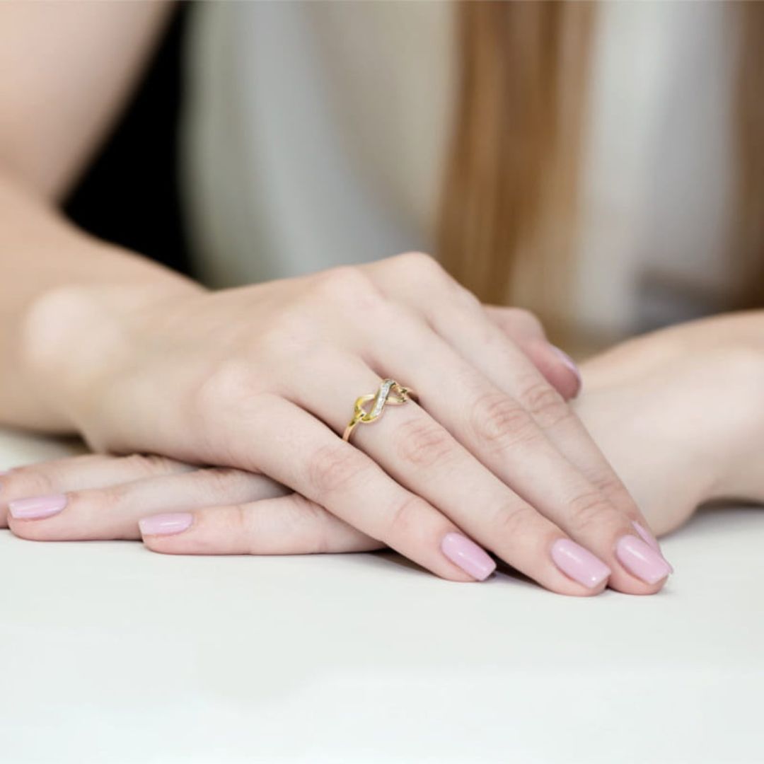 Anillo Eterna de Oro 14K con Infinito, Corazones y Diamantes