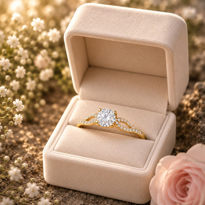 Anillo KIRA de compromiso oro amarillo 18k con circonitas