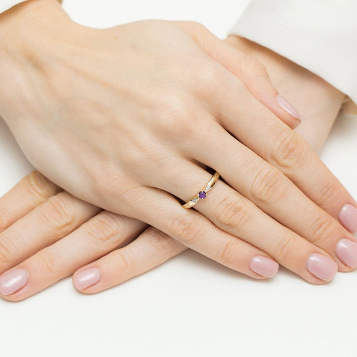 Anillo Lara de oro amarillo de 14K con amatista 0,10ct y diamantes