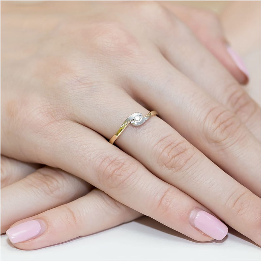 Anillo Lía Bicolor de Oro 14K con Diamante Natural 0,05 ct