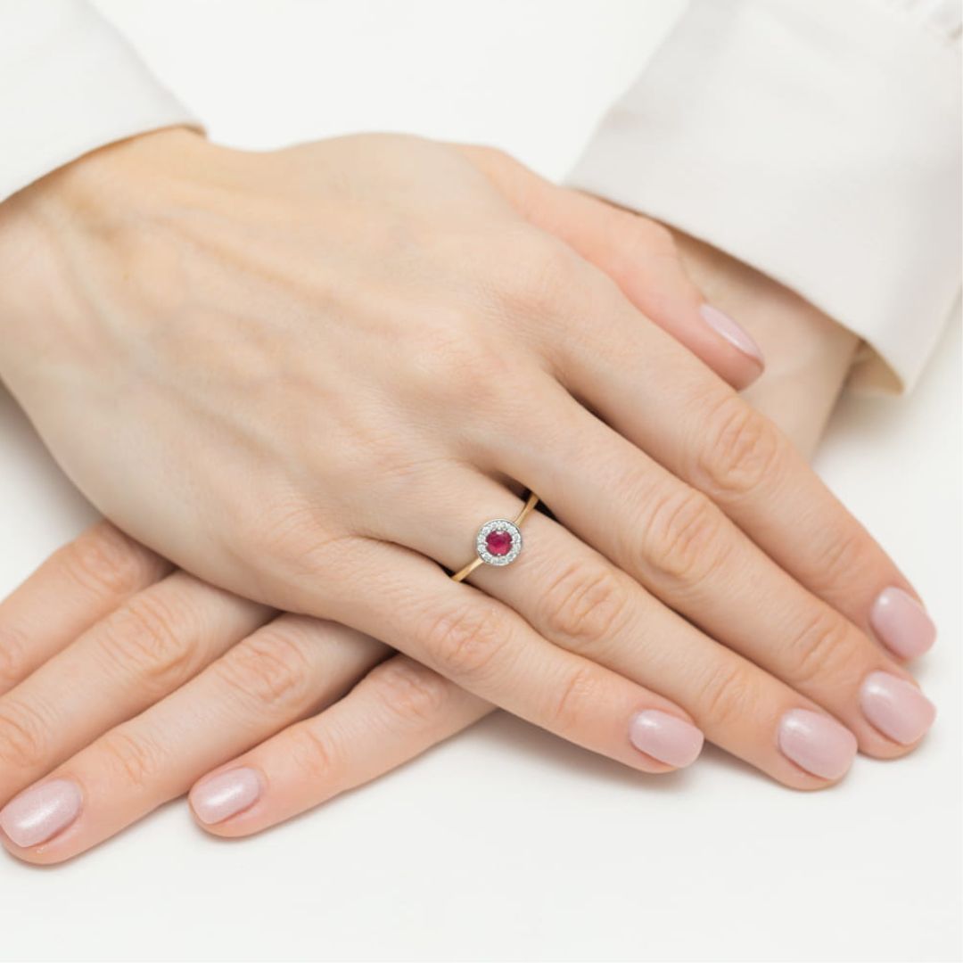Anillo Mara de Oro 14K con Rubí y Diamantes