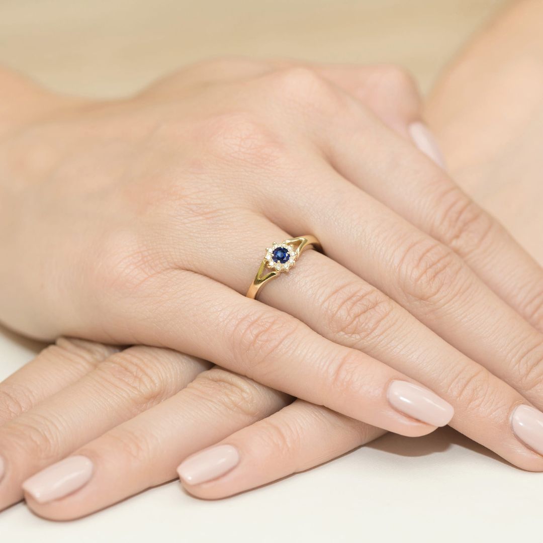 Anillo Vera de Oro 14K con Zafiro y Diamantes
