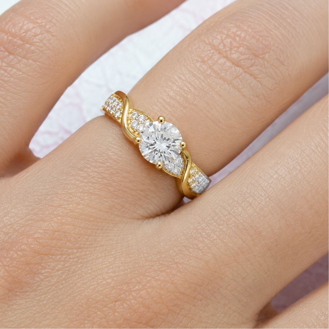 Anillo de Compromiso Oro Amarillo 18K con Circonitas - La elegancia hecha joya