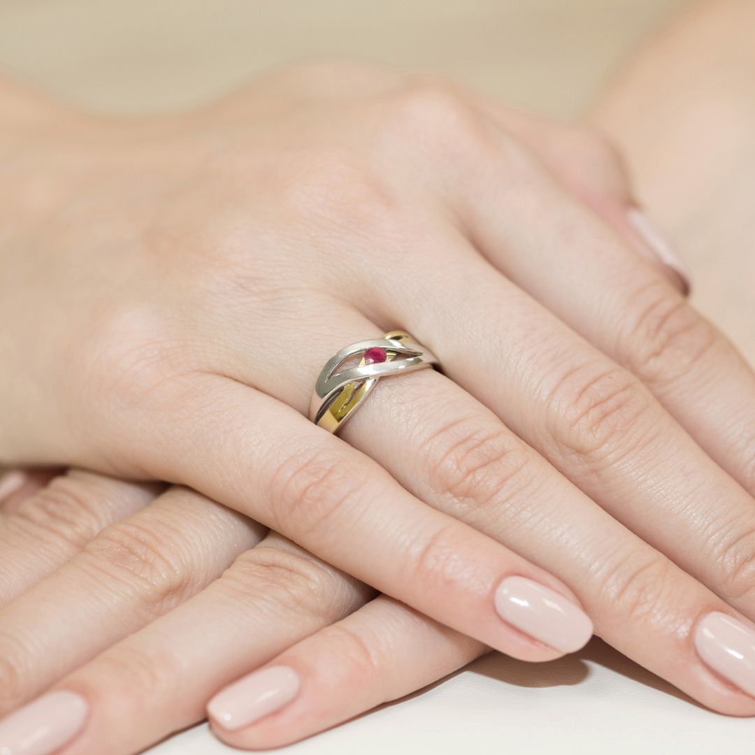 Anillo Zoe de Oro 14K Bicolor con Rubí