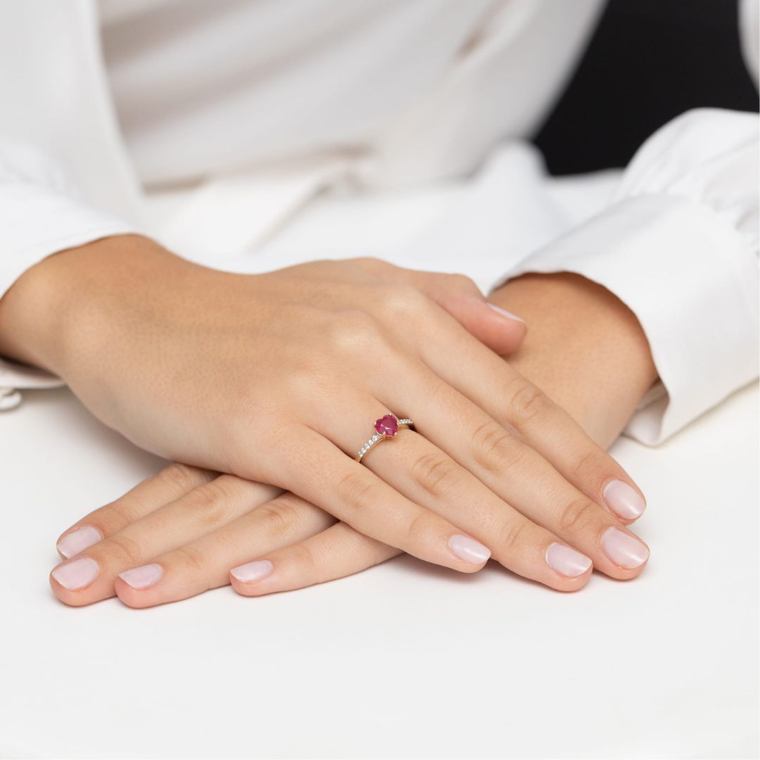 Anillo Amor de Oro 14K con Rubí Corazón y Diamantes
