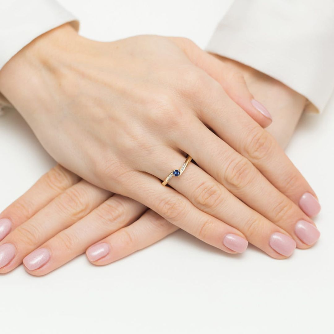 Anillo Irma de Oro 14K con Zafiro y Diamantes