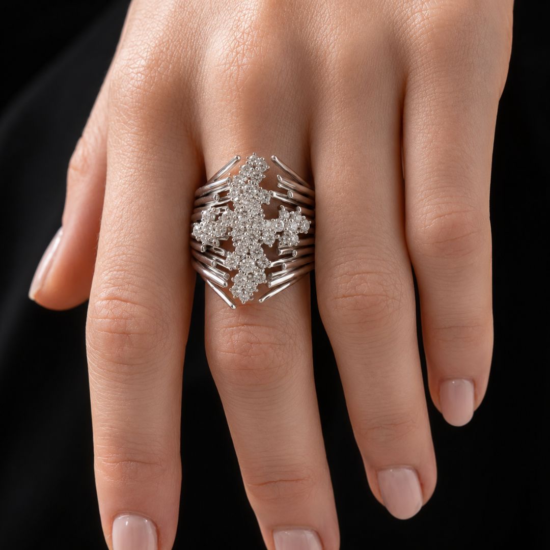 Anillo de Plata de Ley 925 con Circonitas Diseño Atrevido y Moderno – Talla 16
