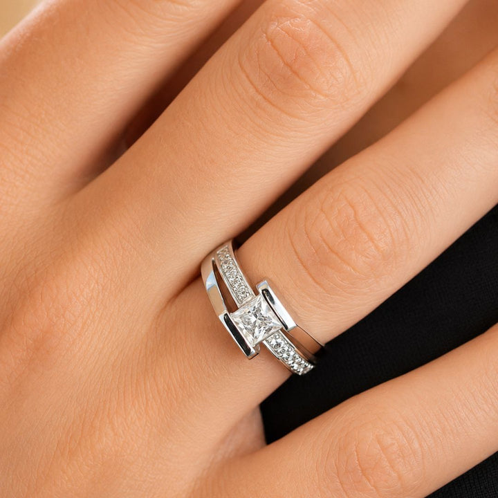 Anillo de Plata de Ley 925 con Circonitas – Diseño Moderno Talla 16