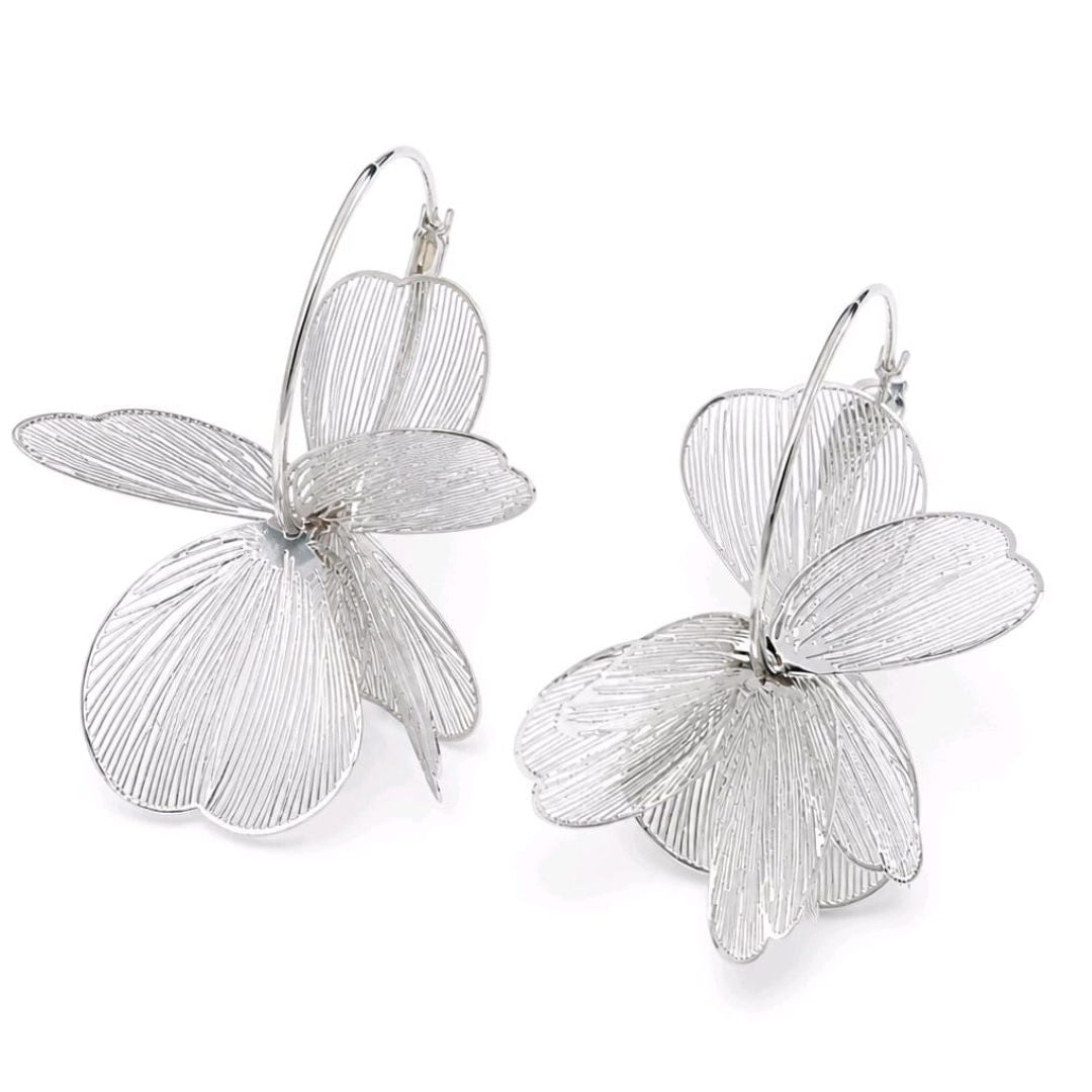 Aros Plateados con Flor de Filigrana