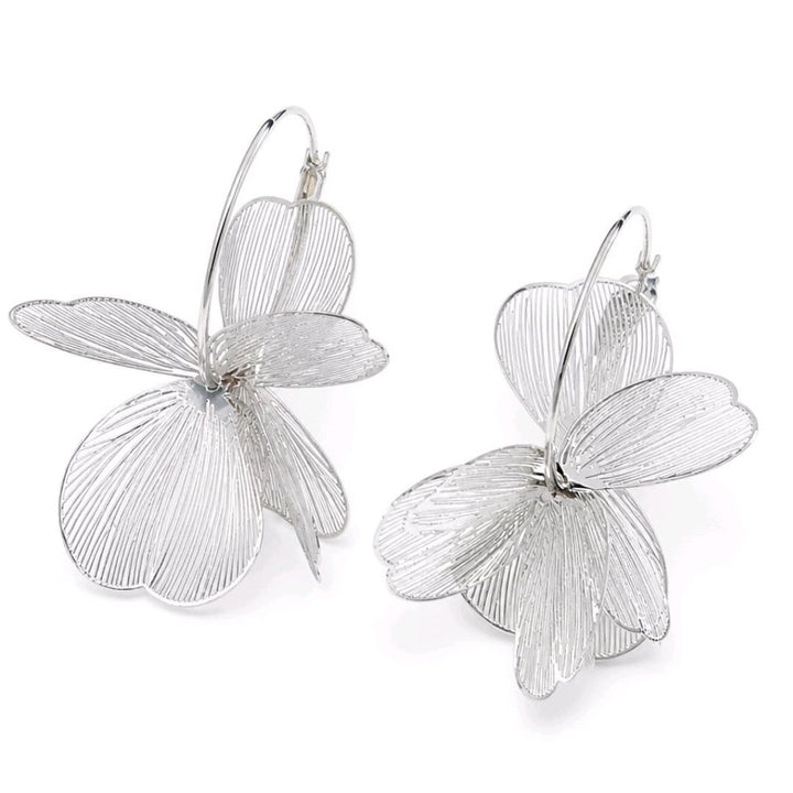 Aros Plateados con Flor de Filigrana