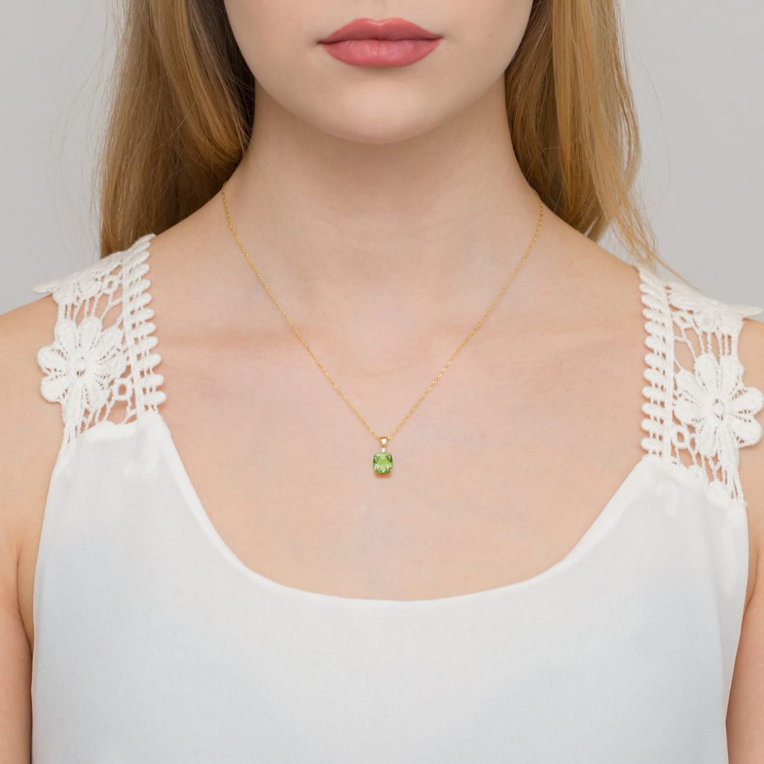 Colgante de Oro 14K con Peridoto Talla Cojín y Diamante Natural