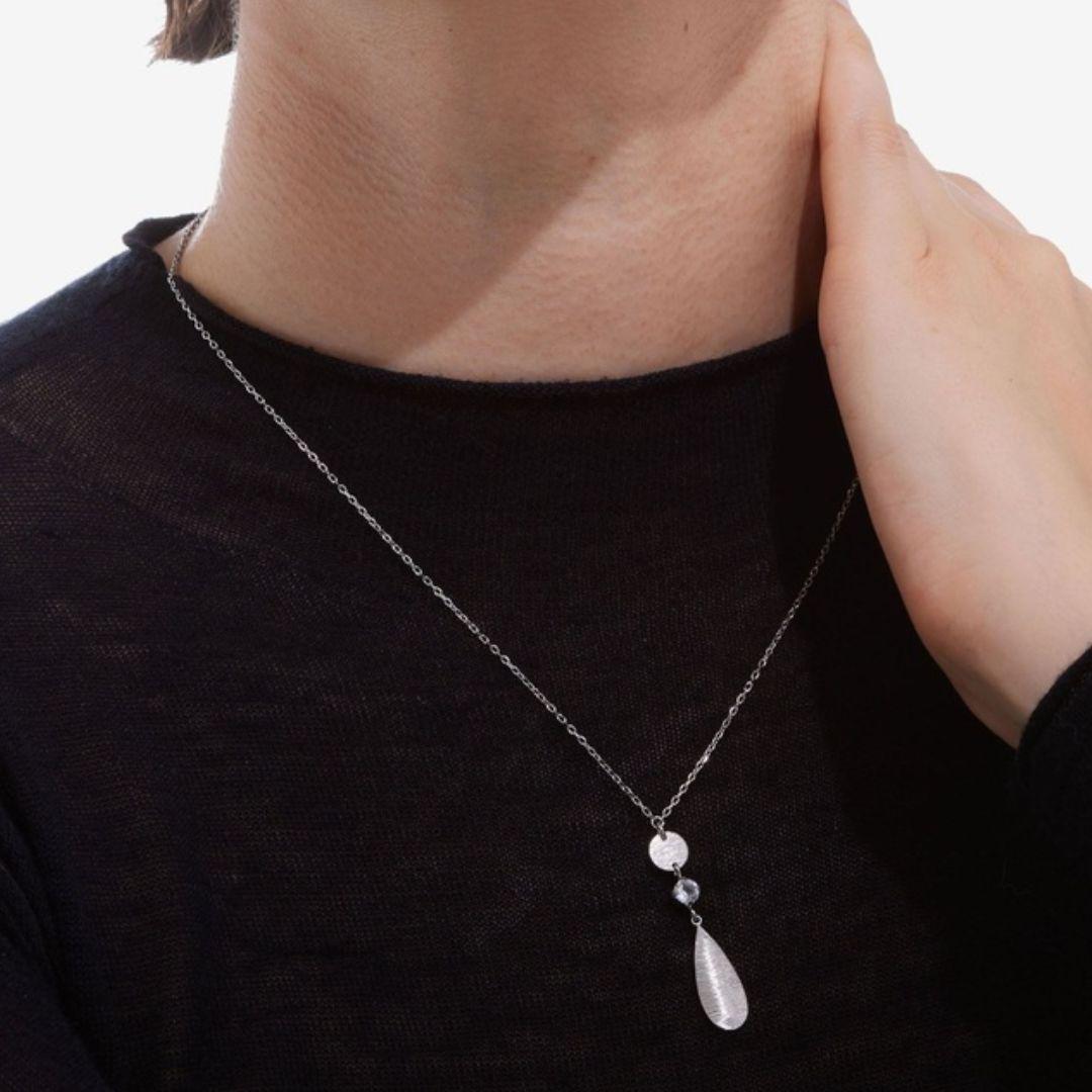 Collar Noise Lágrima Crystal White en Plata de Ley bañada en Rodio · Victoria Cruz