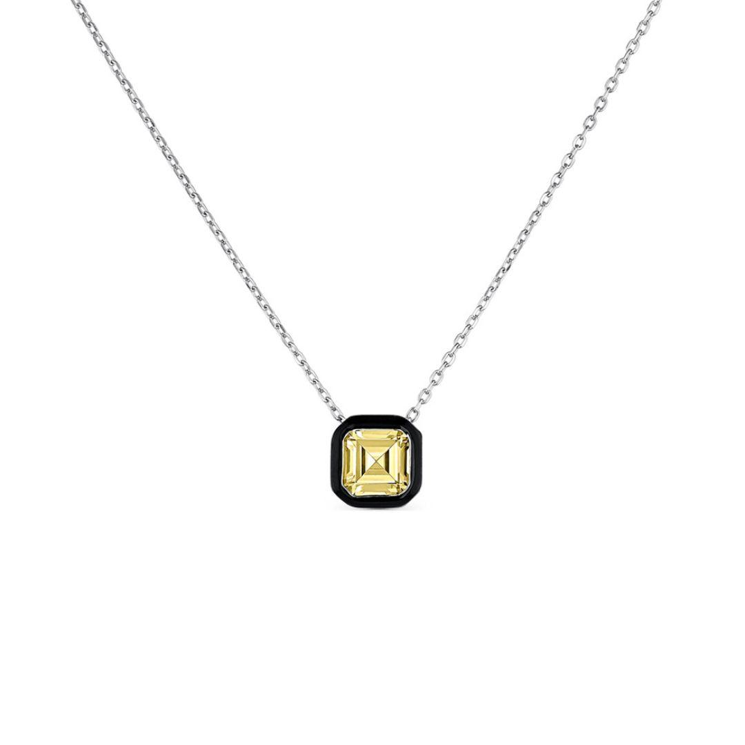 Collar con colgante cuadrado