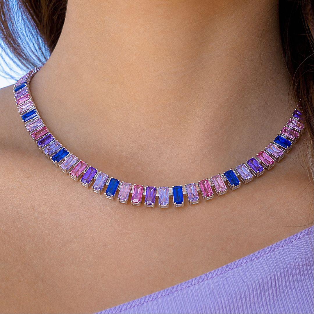 Collar de Plata Multicolor Rosa, Azul y Violeta – Elegancia Fresca y Sofisticada