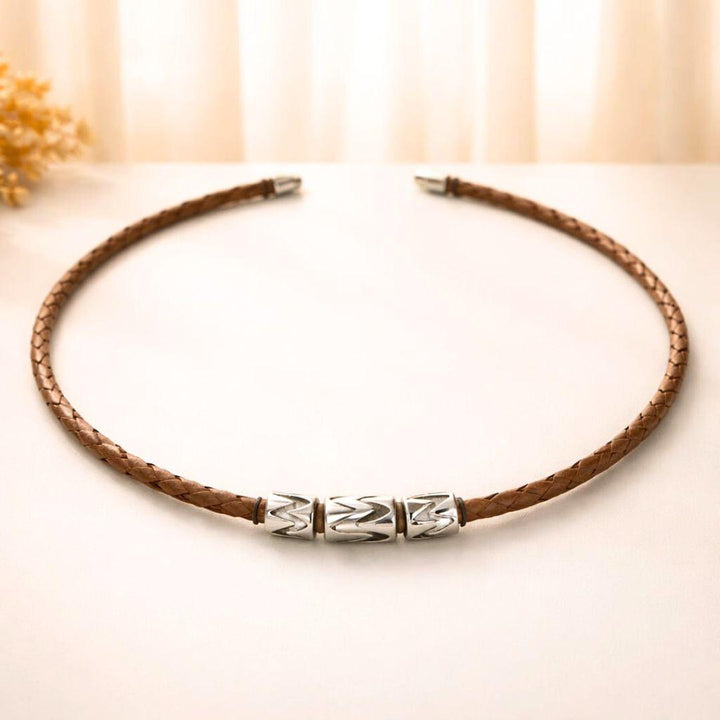 Collar de hombre de piel trenzada natural con cuentas de acero inoxidable
