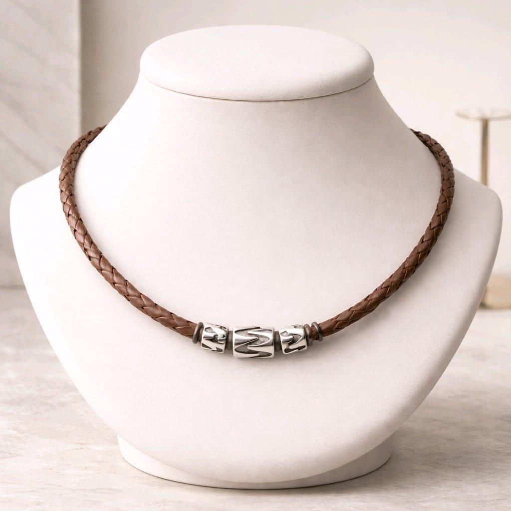 Collar de hombre de piel trenzada natural con cuentas de acero inoxidable