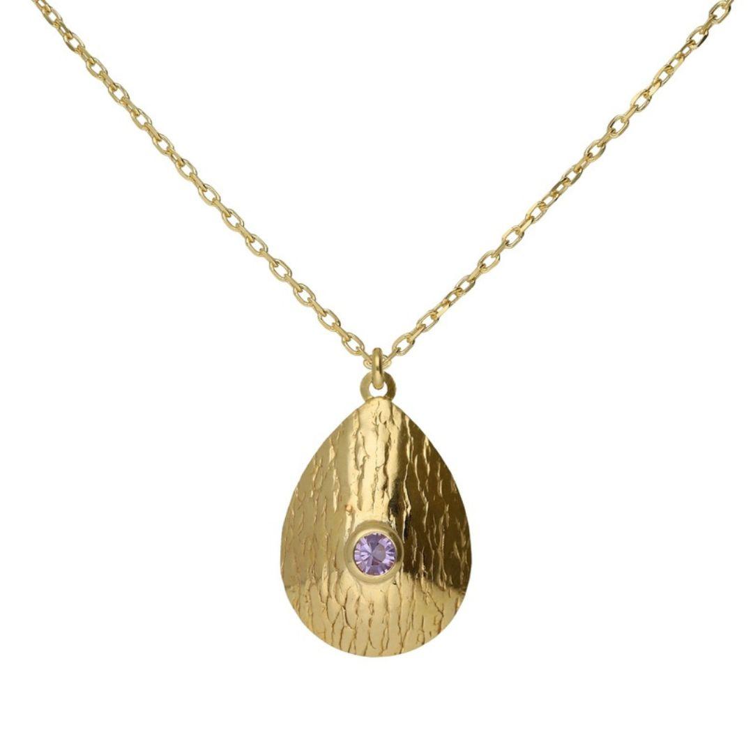 Collar gota con cristal violeta en Plata baño Oro · Victoria Cruz