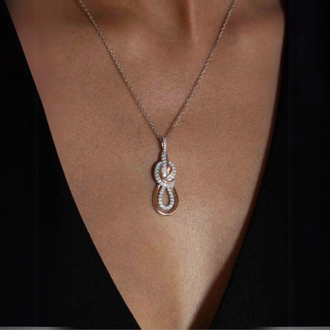 Collar "nudo rosa" de plata bicolor