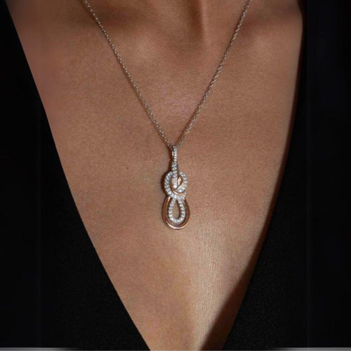 Collar "nudo rosa" de plata bicolor