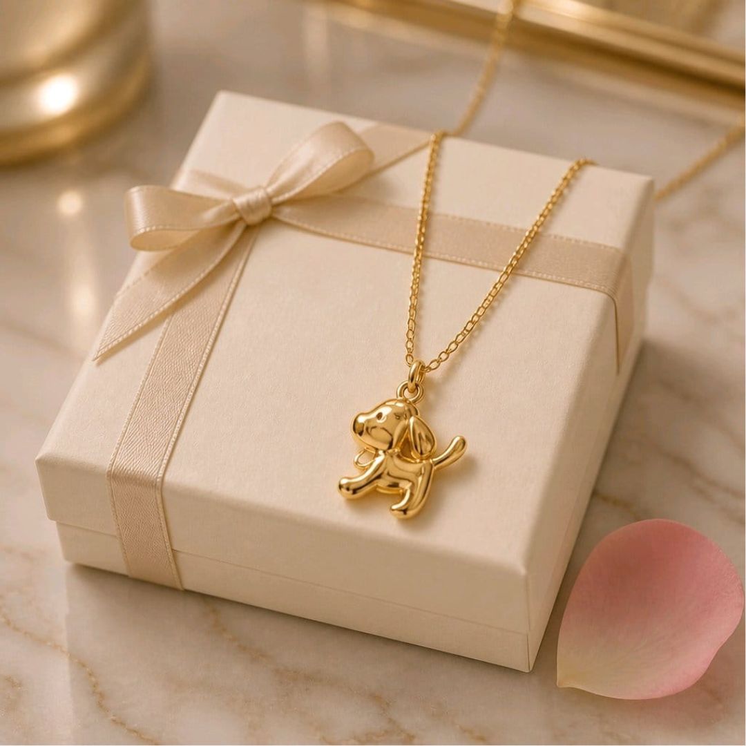 Collar Corto de Acero Dorado con Colgante de Perrito