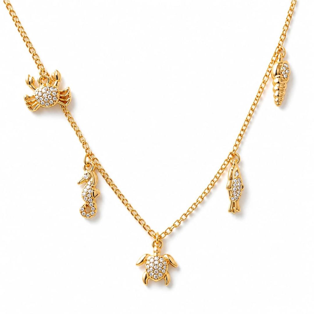 Collar Corto de Acero Dorado con Colgantes Marinos