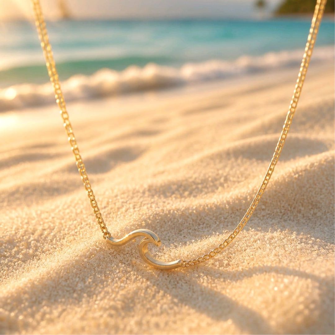 Collar Minimalista de Acero Dorado Ola del Mar