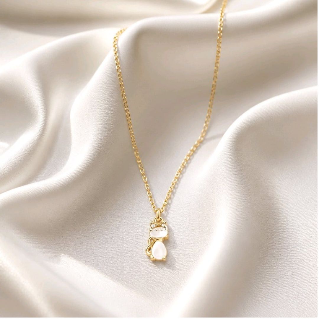 Collar Minimalista de Acero Dorado con Colgante Gatito