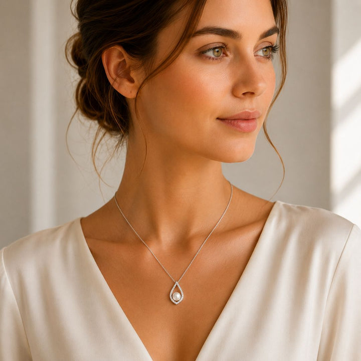 Collar de Plata de Ley 925 con Perla Cultivada y Circonitas