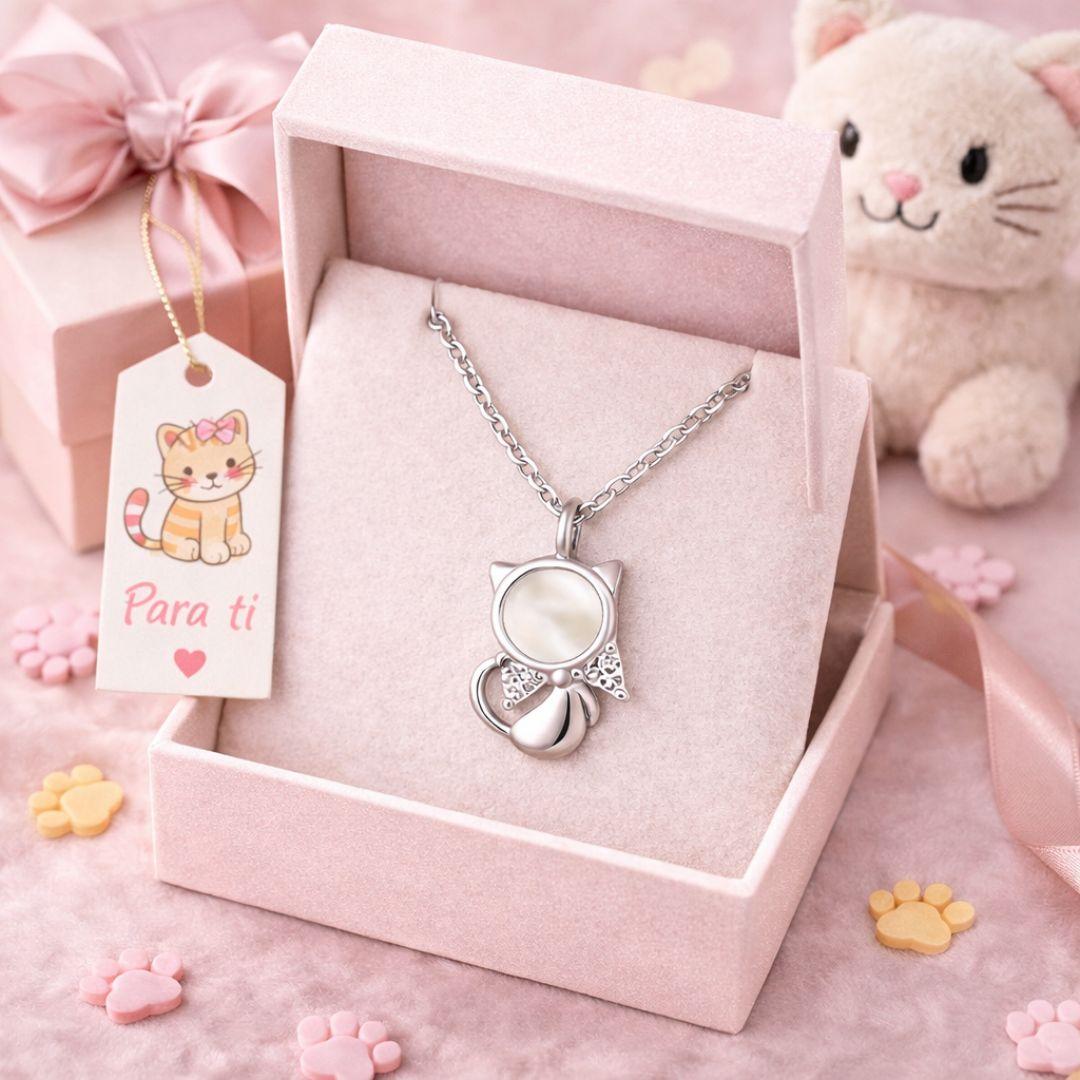 Gargantilla en Plata Rodiada con Nácar Diseño Gatito Elegante