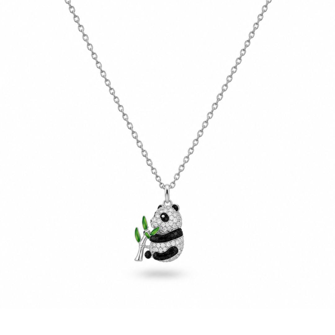Gargantilla de plata con pequeño oso panda