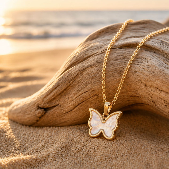 Juego de Collar y Pendientes de Acero Dorado con Mariposa Nácar