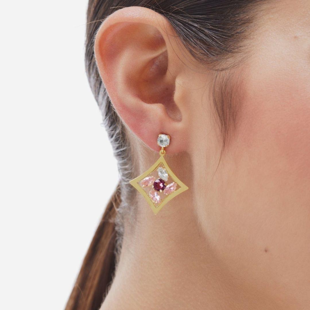 Pendientes largos de cristal en plata de ley bañada en oro · Victoria Cruz