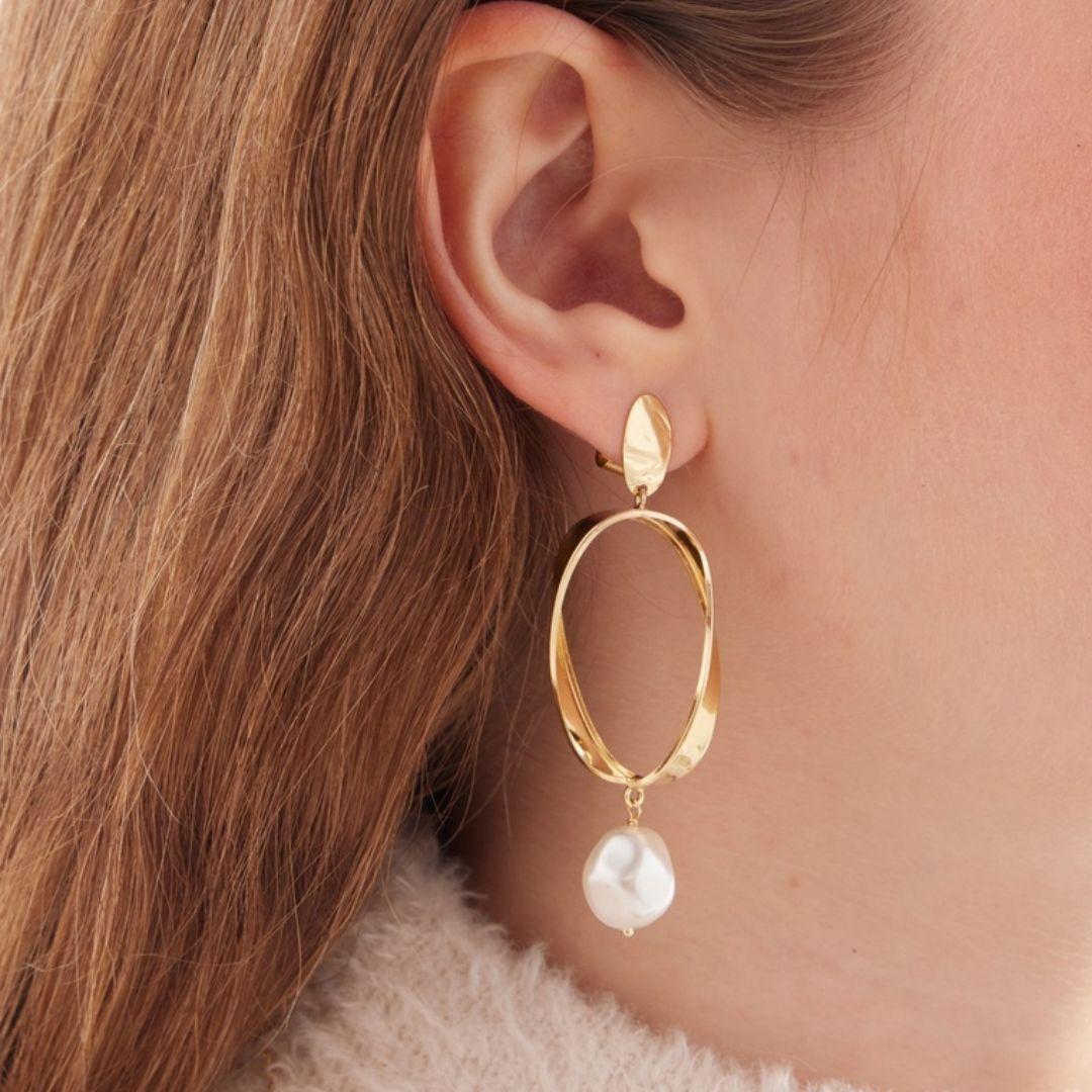 Pendientes Largos con Perla Barroca en Plata Bañada en Oro