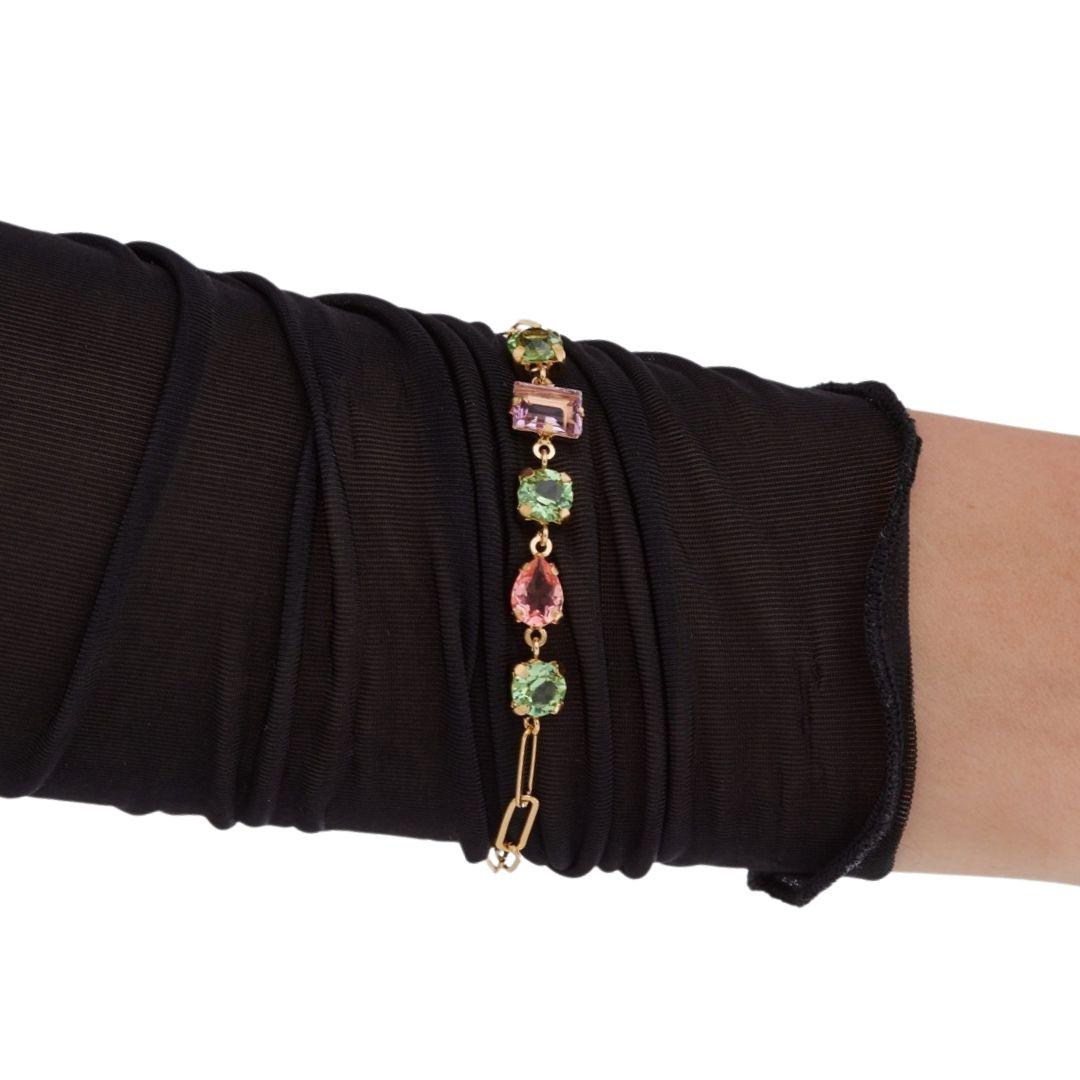 Pulsera bay de cristal multicolor en plata de ley bañada en oro · Victoria Cruz