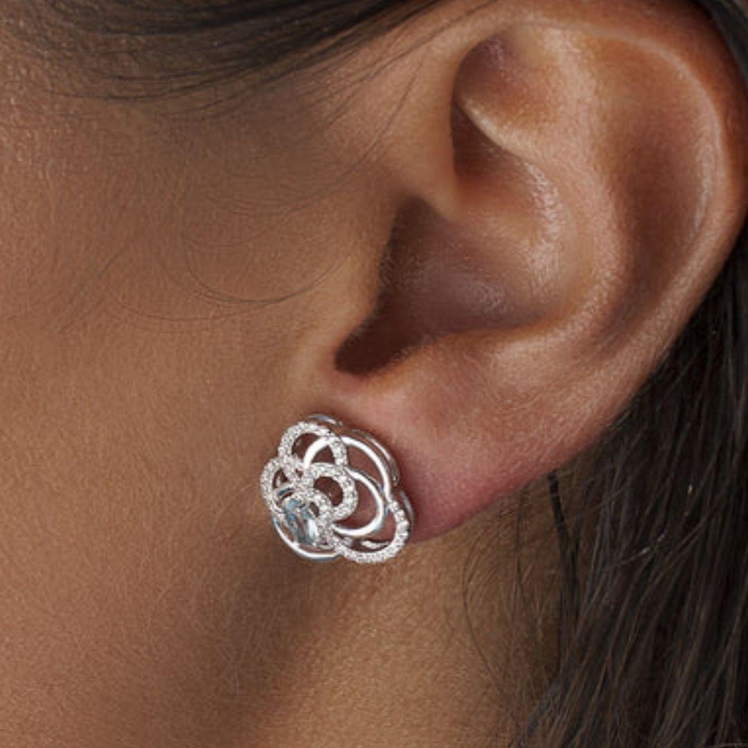 Pendientes Flor de Plata con Piedra Azul y Circonitas – Delicadeza Femenina