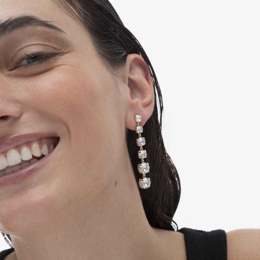 Pendientes Celine Cascade baño Oro con Cristal Blanco · Victoria Cruz