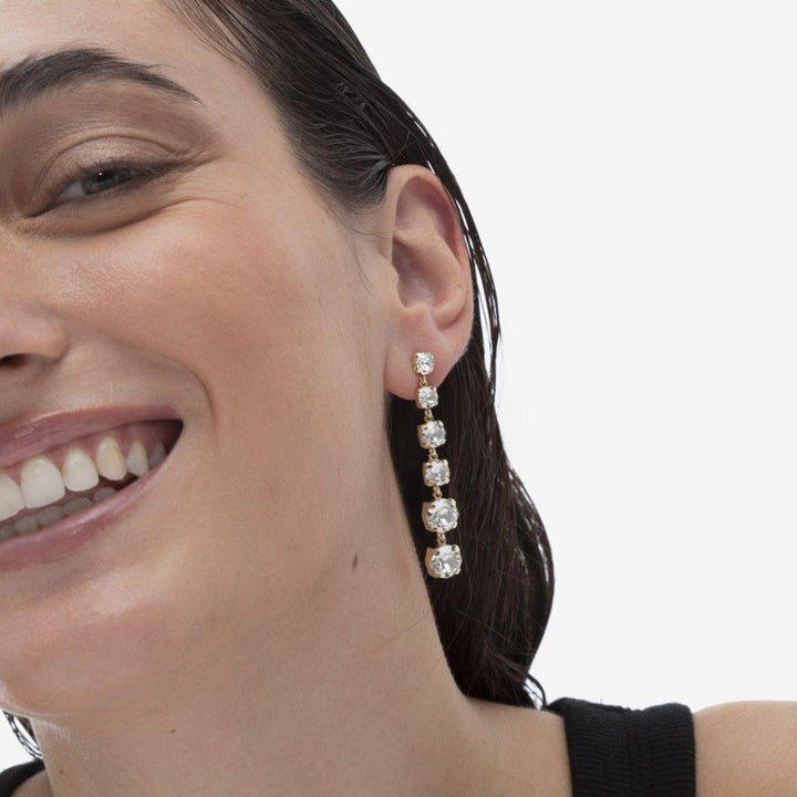 Pendientes Celine Cascade baño Oro con Cristal Blanco · Victoria Cruz