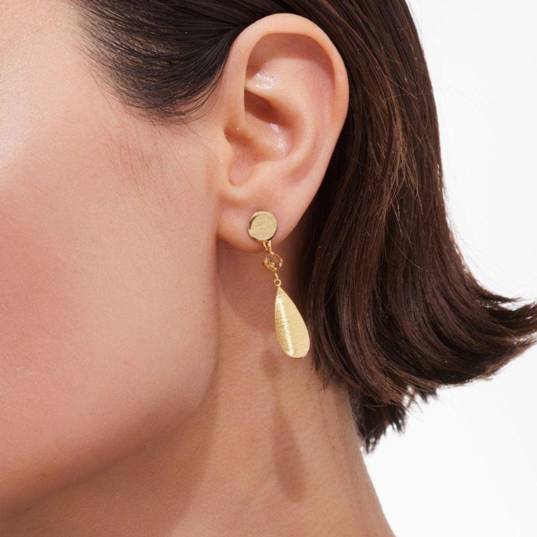 Pendientes Noise Lágrima Crystal White en Plata de Ley · Victoria Cruz