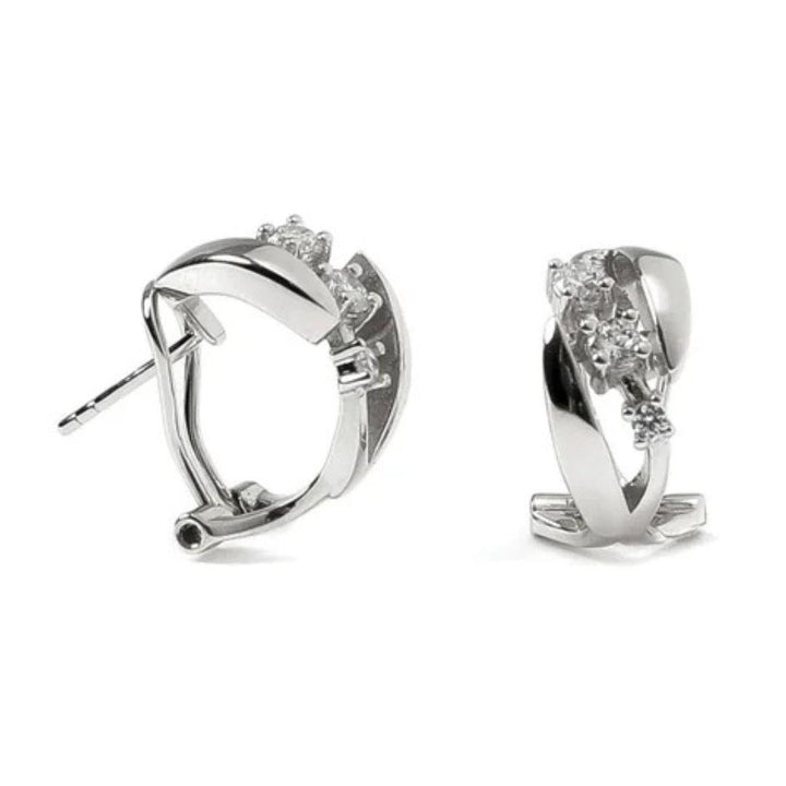 Pendientes elegantes con tres circonitas de plata y cierre omega