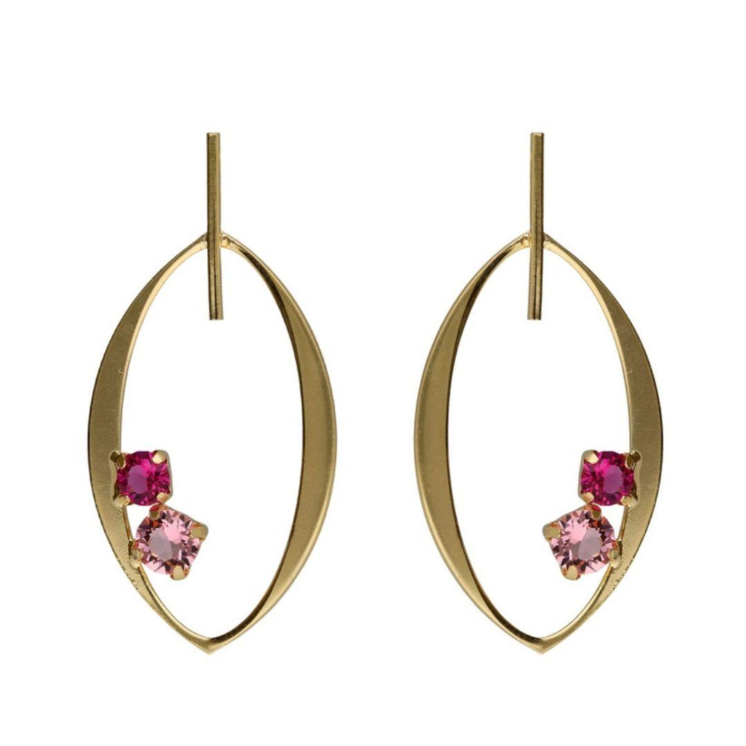 Pendientes finos con cristales rosas en Plata baño Oro · Victoria Cruz