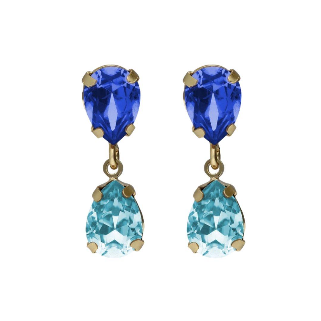 Pendientes lagrima con cristal sapphire en Plata baño Oro  · Victoria Cruz