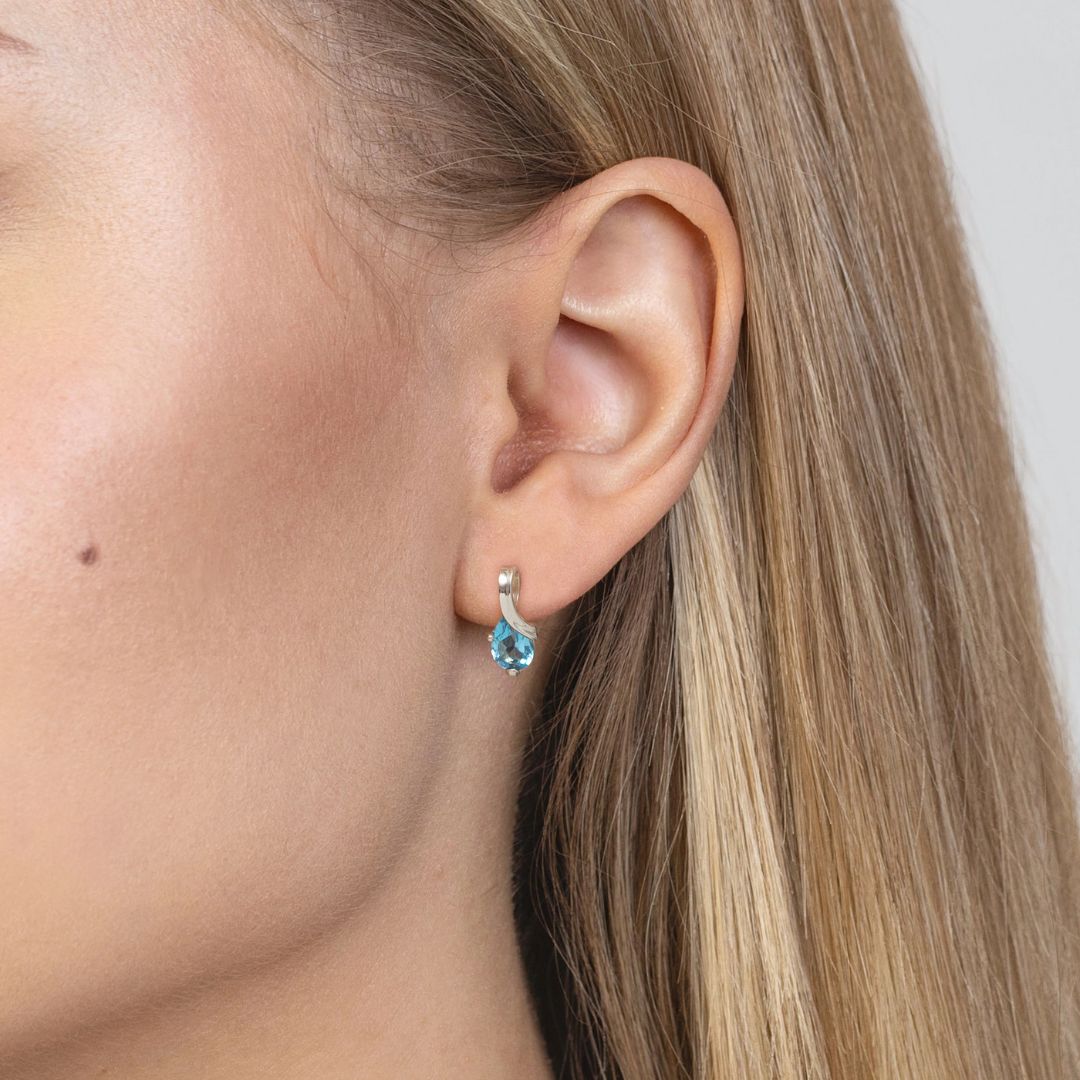 Pendientes de Oro Blanco 14K con Topacio Swiss Azul