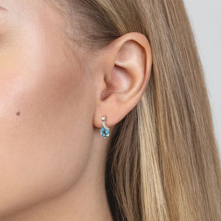 Pendientes de Oro Blanco 14K con Topacio Swiss Azul